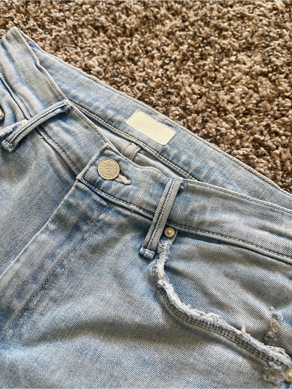 MOTHER The Weekender Fray Action Shot Jeans Women's 27 Light Wash Distressed USA - Picture 3 of 16